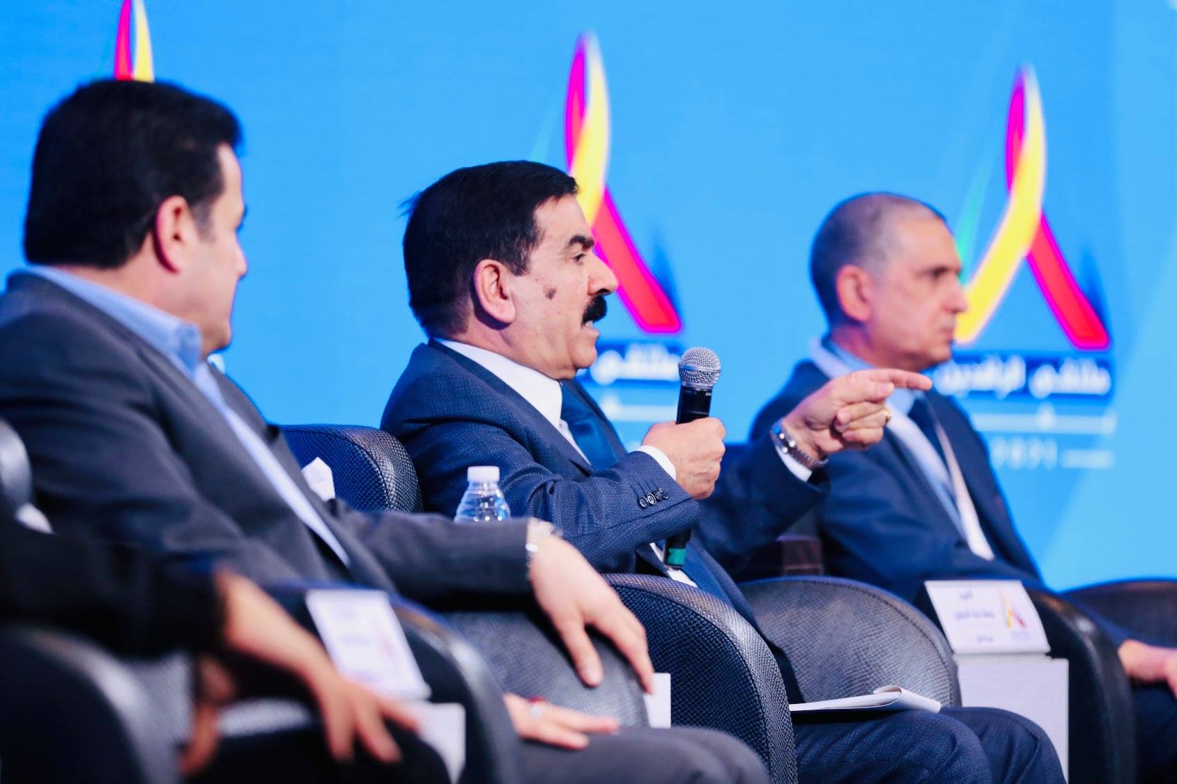 وزير الدفاع: التدخل السياسي في المؤسسة العسكرية قليل