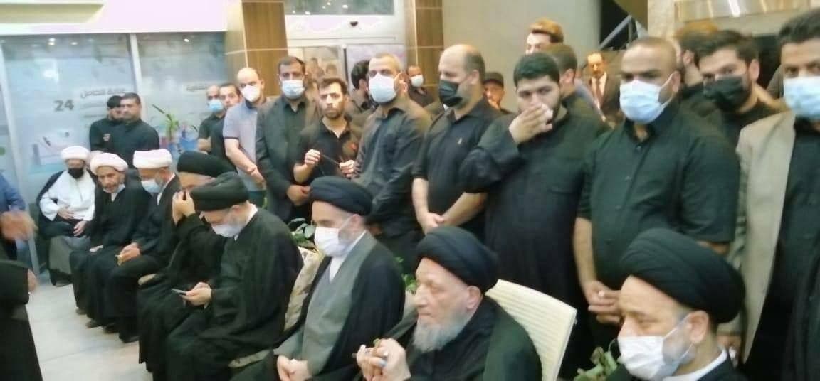 المرجع النجفي وعلماء دين عند جثمان المرجع الحكيم (فيديو)