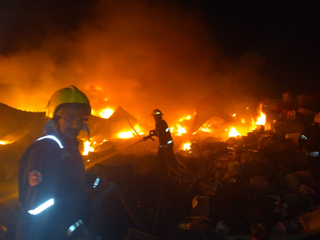 بالصور.. حريق كبير في ميسان