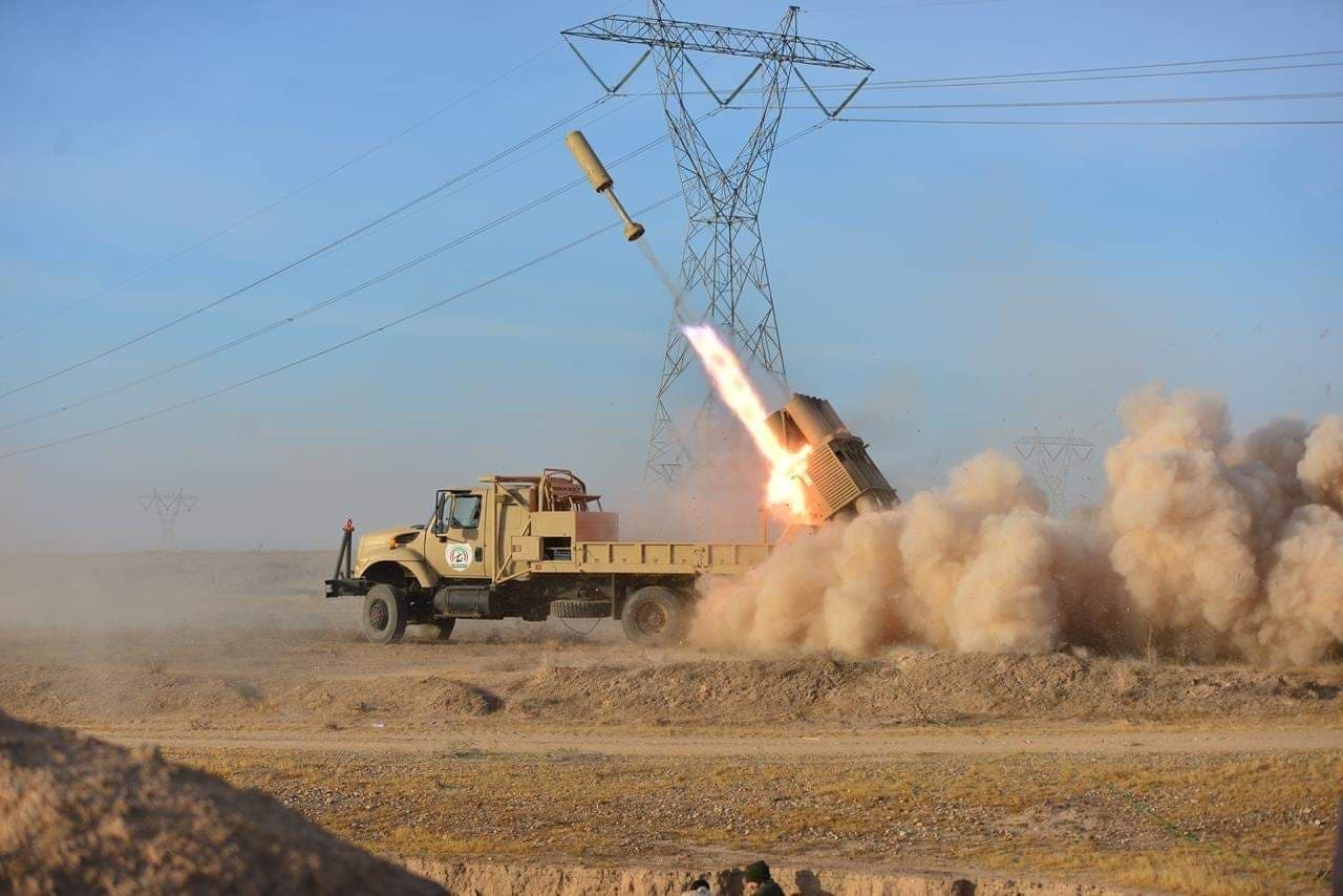 تمهيدا لاقتحامه.. قصف صاروخي على موقع مهم لداعش في حمرين (صور)