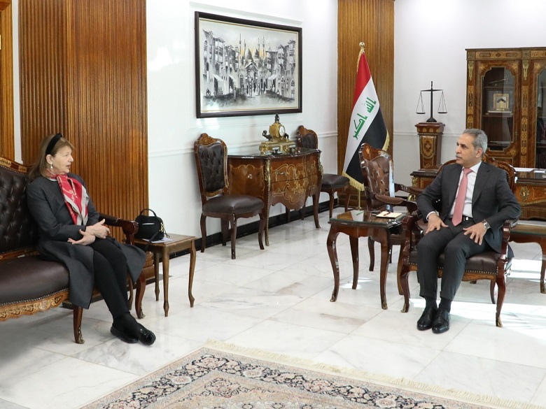 زيدان يبحث مع ايما نيكولسون تقديم المساعدات القانونية للمحتاجين