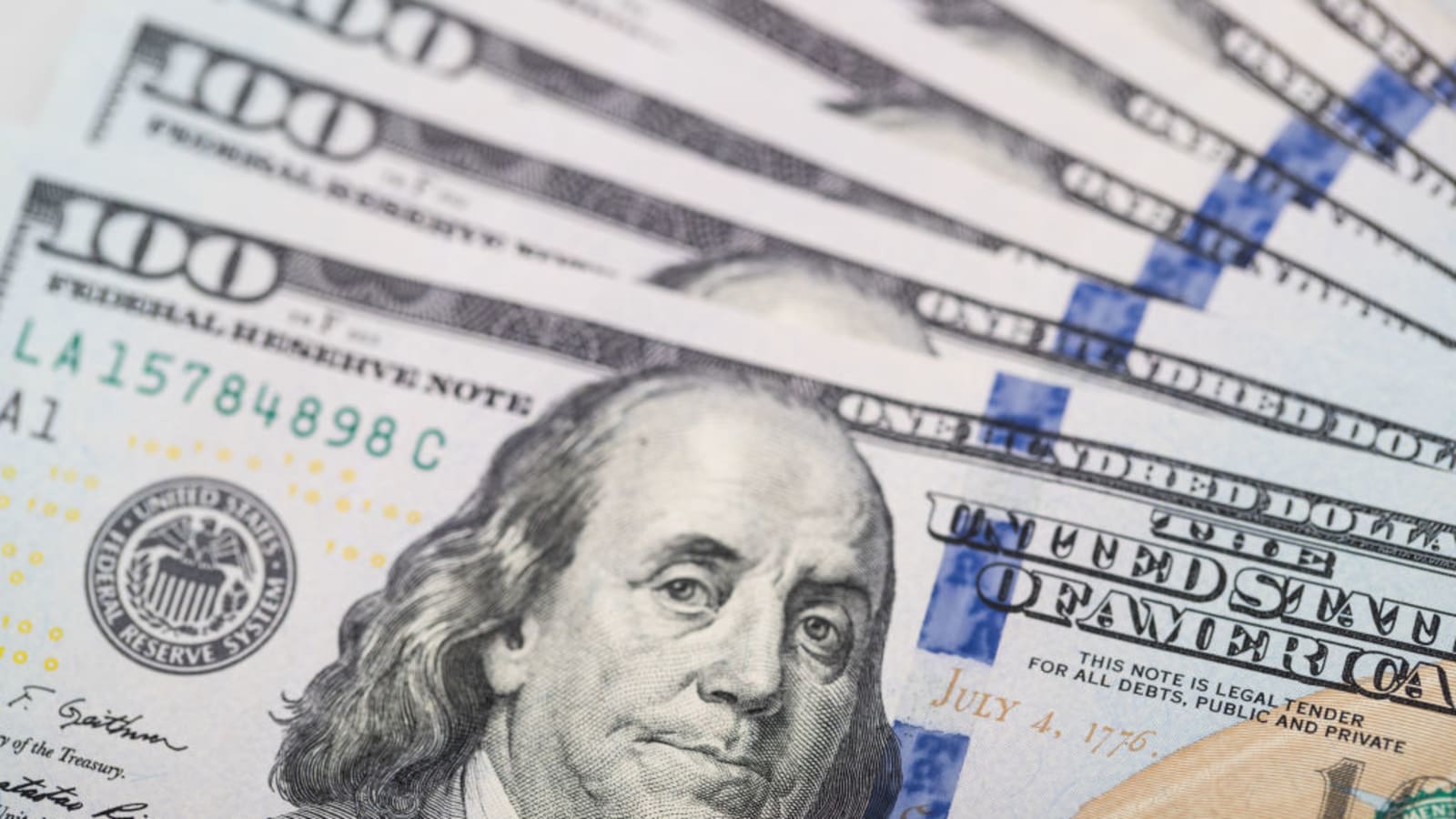 بعد مقترحات الصدر.. الحكومة العراقية تتحدث عن تغيير سعر صرف الدولار