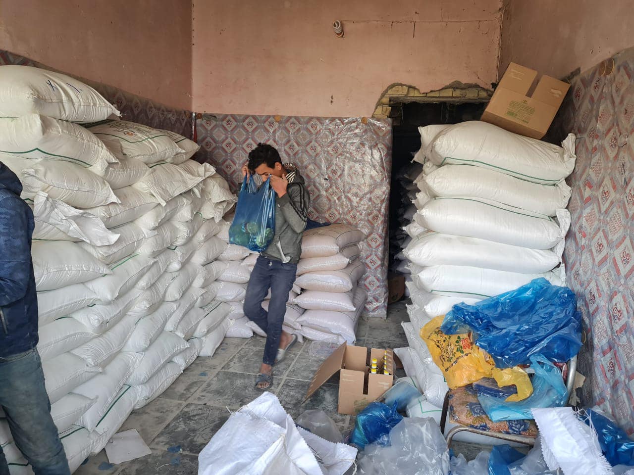 الكاظمي يوجه بتوزيع وجبتين من مفردات التموينية في شهر رمضان