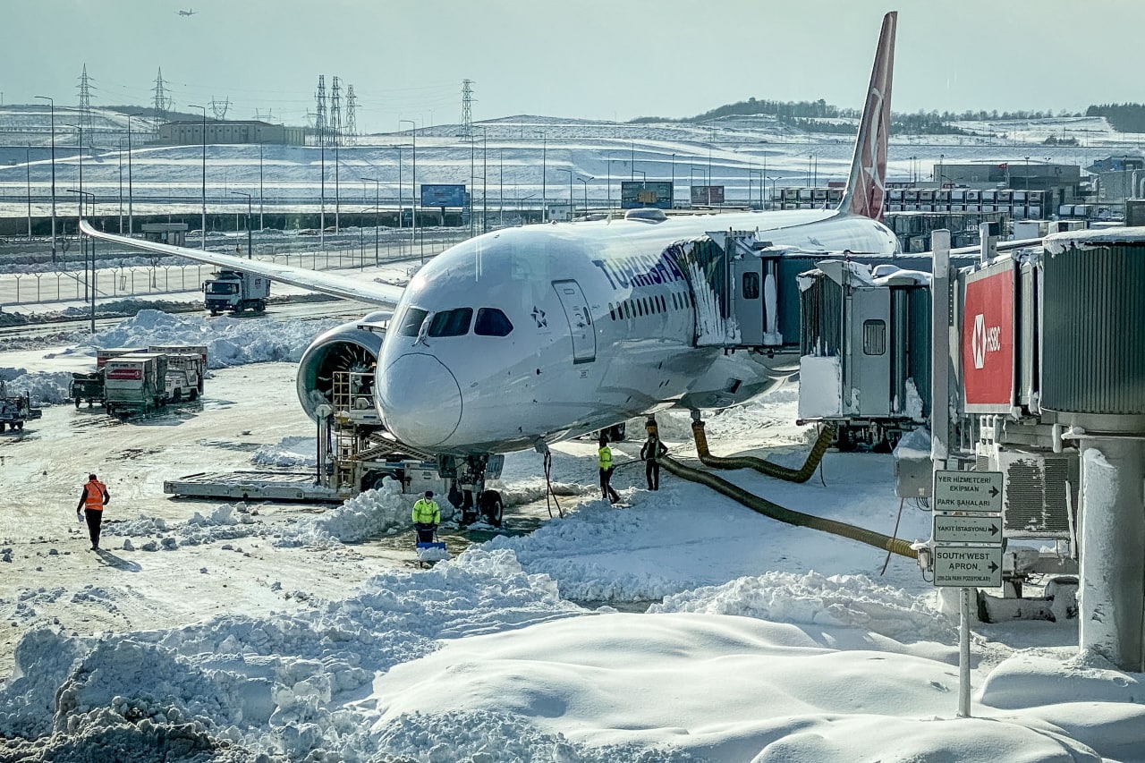 الثلوج تعطل أكثر من 400 رحلة جوية في تركيا