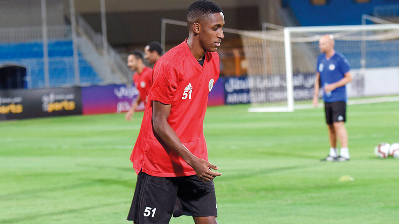 لاعب أماراتي يتحدى لاعبي منتخبنا الوطني العراقي قبيل لقاء اليوم