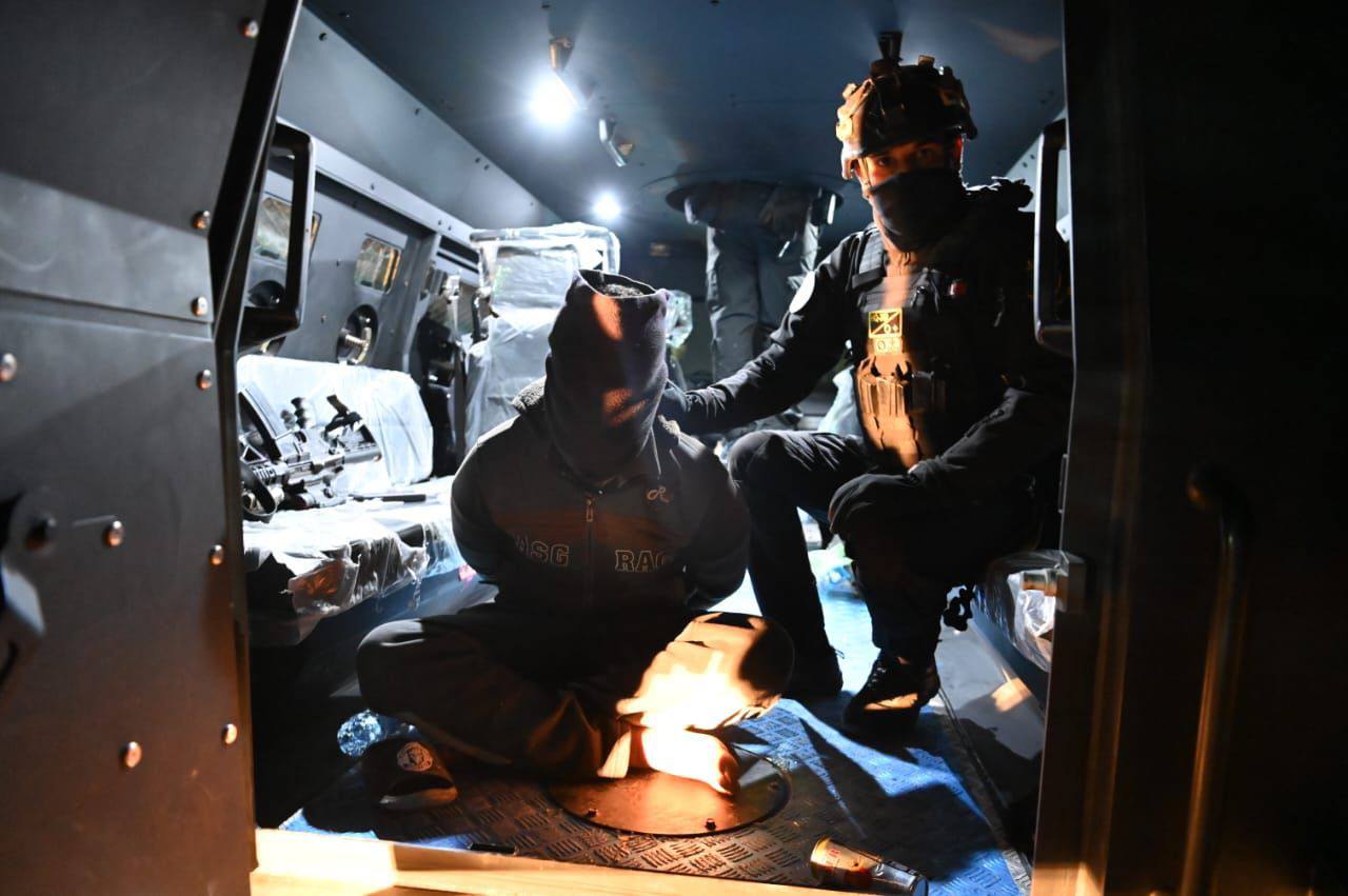 الناطق باسم الكاظمي: القبض على قيادي بالغ الأهمية في داعش (صور)