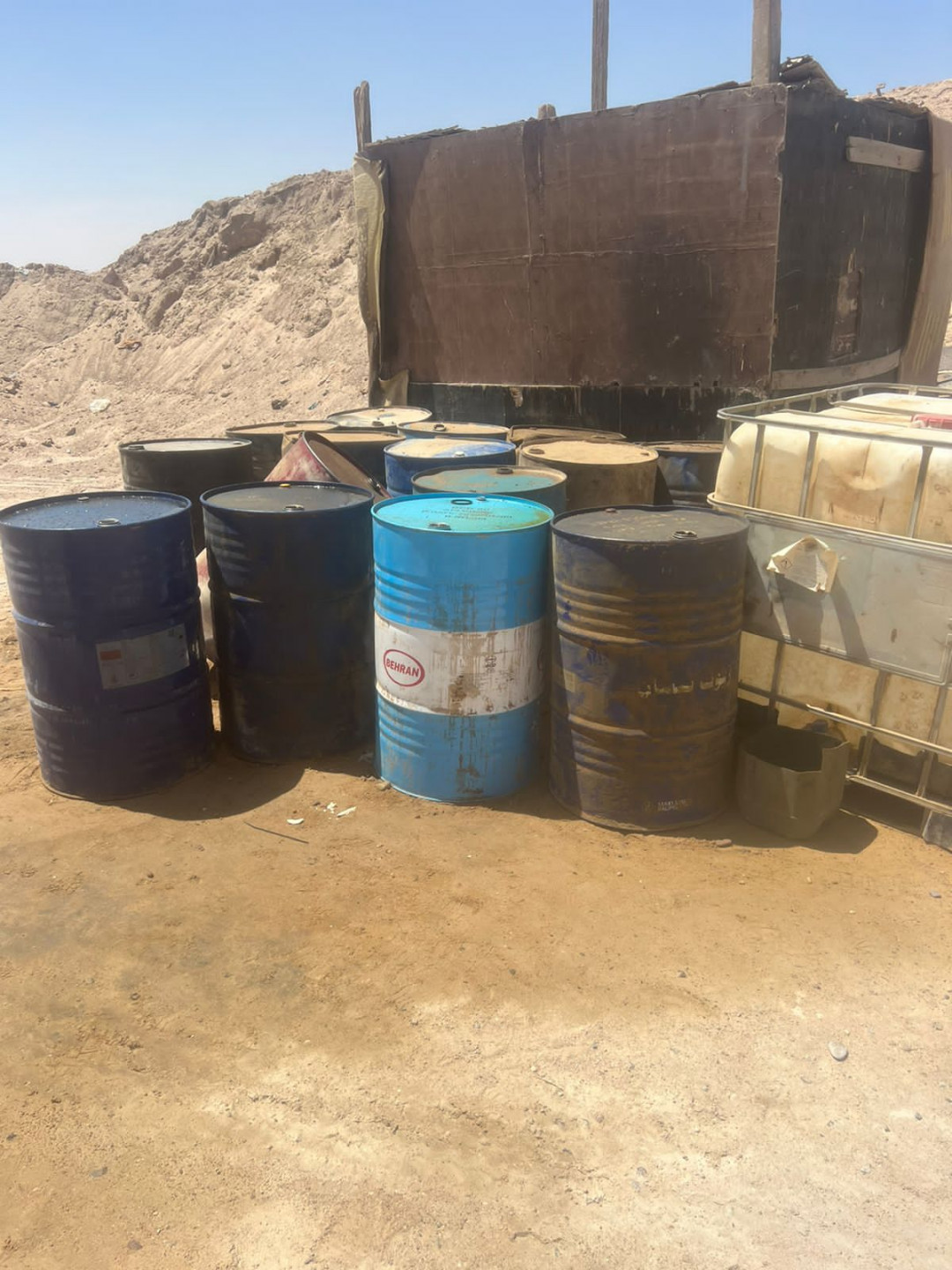 بالصور.. ضبط موقعين لتهريب وتكرير النفط في البصرة