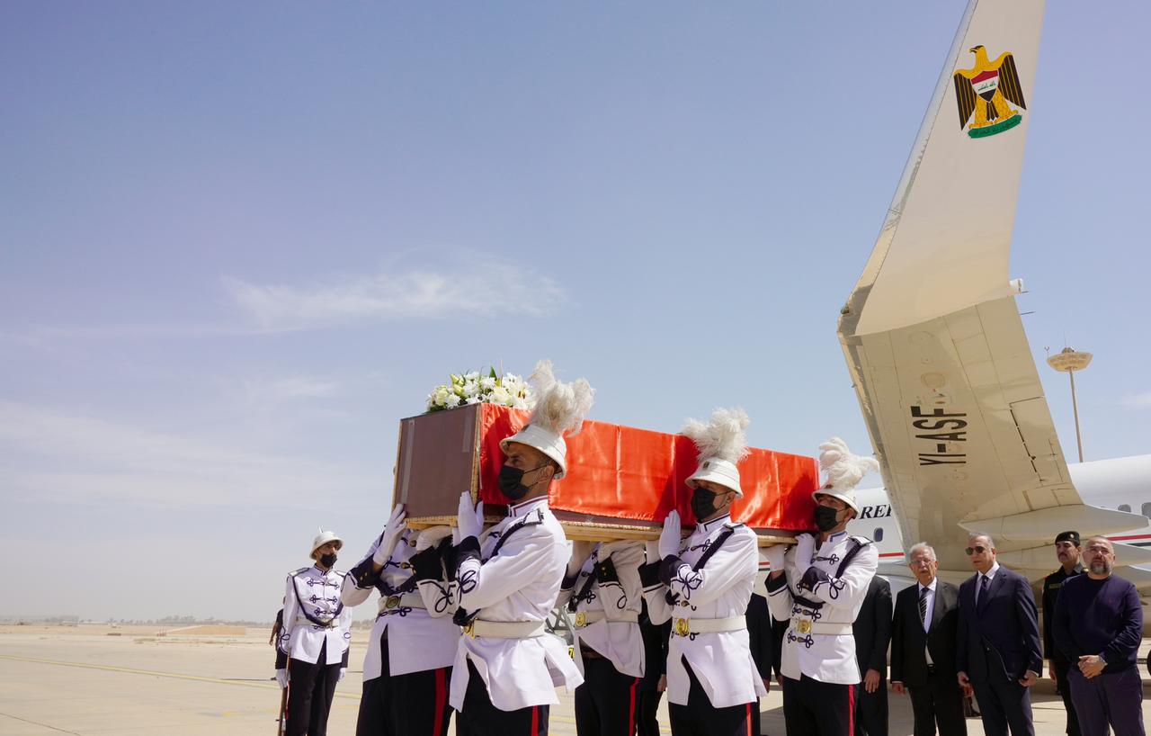 الكشف عن مكان دفن جثمان الشاعر الراحل مظفر النواب