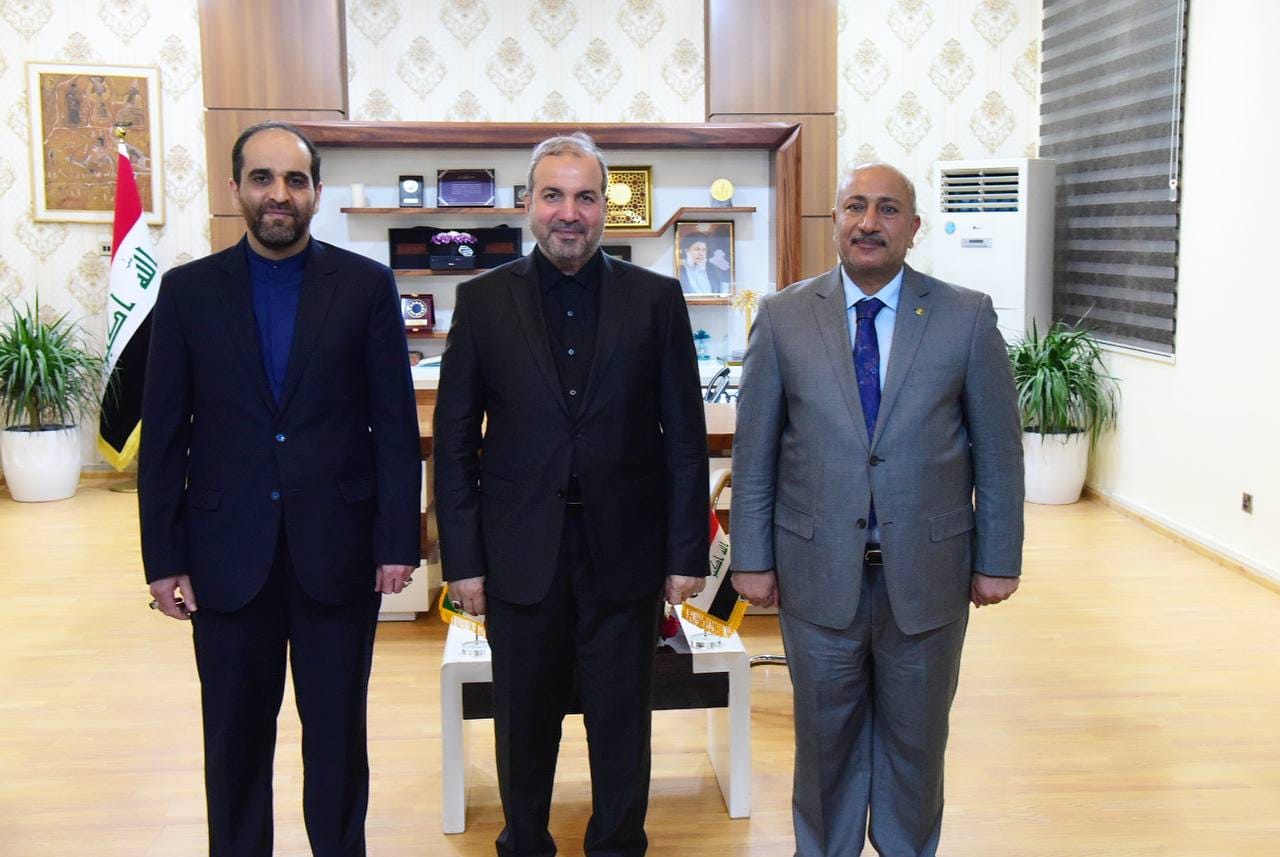 السفير الايراني الجديد يزور كربلاء ويلتقي محافظها (صور)