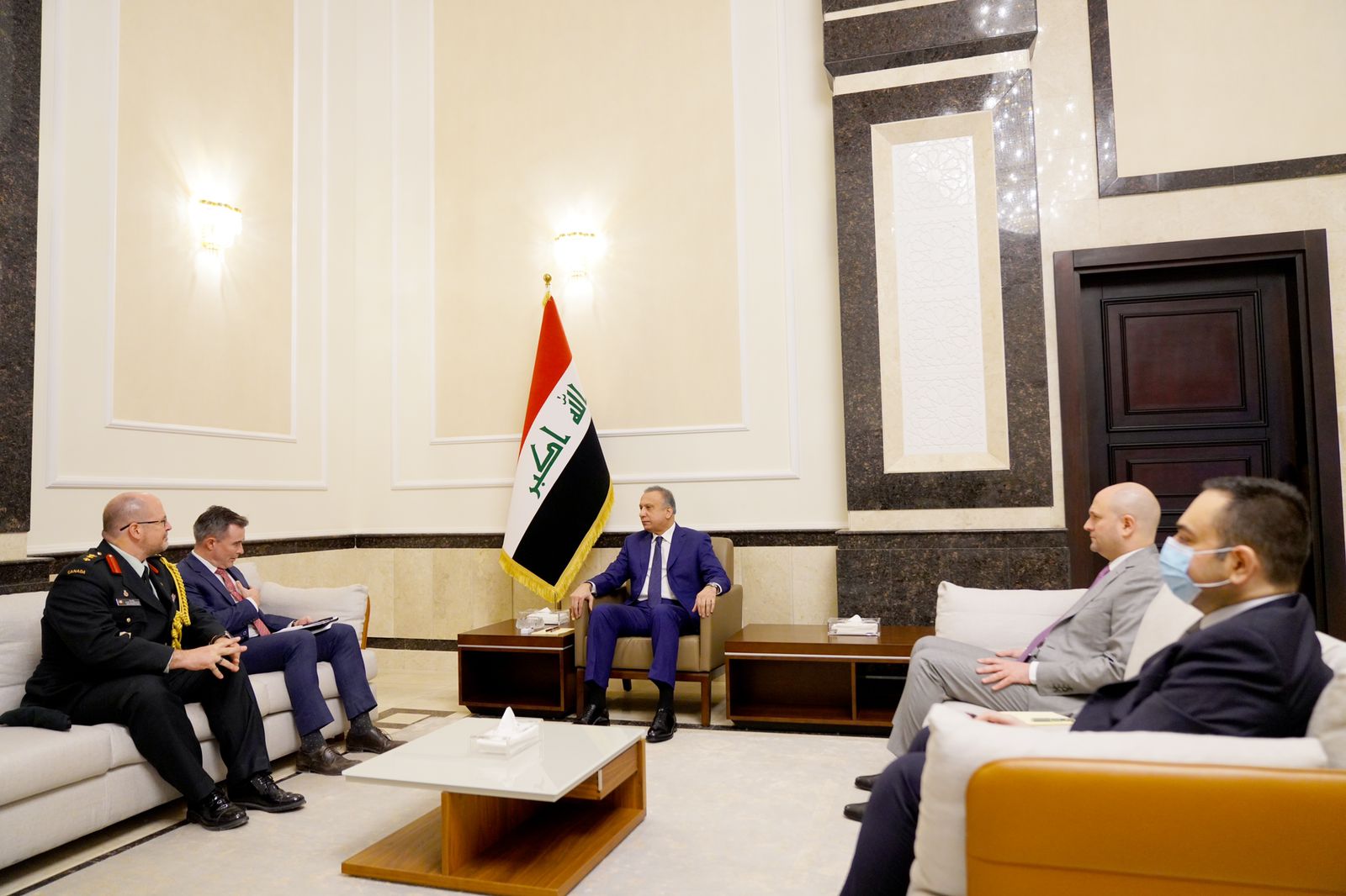 الكاظمي يؤكد اهتمام العراق بتنمية العلاقات الثنائية والتعاون المشترك مع كندا