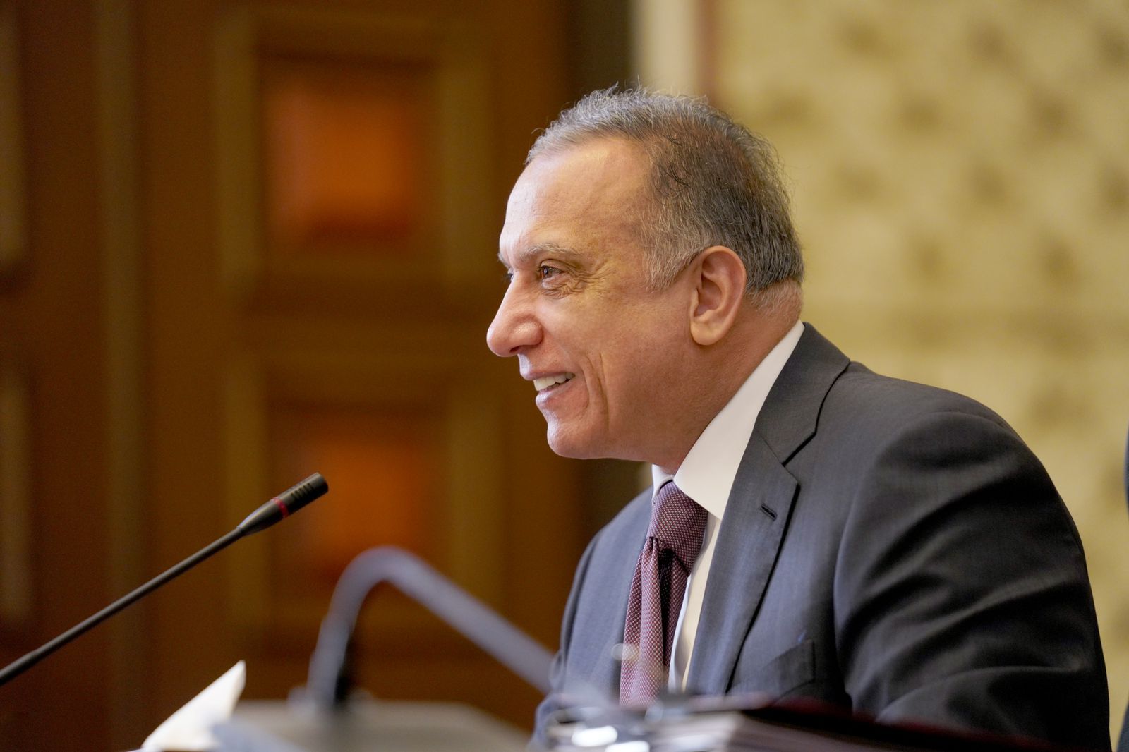 الحكومة تقرر تعيين "هذه الفئات" والكاظمي يؤكد على تنفيذ قانون الأمن الغذائي بـ"قوّة"