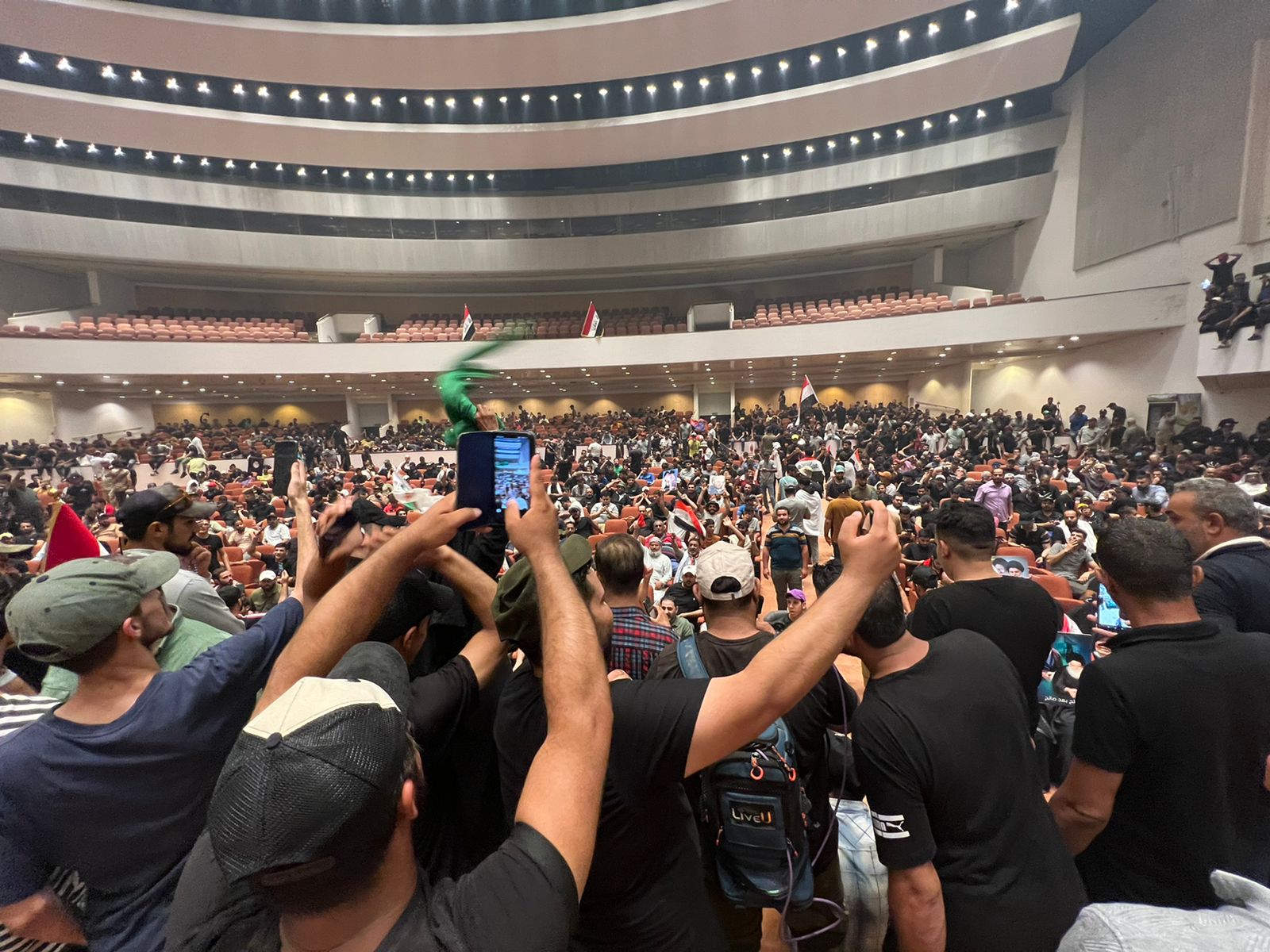 بريطانيا تعلق على تظاهرات الصدريين وتدعو ضبط النفس والتهدئة