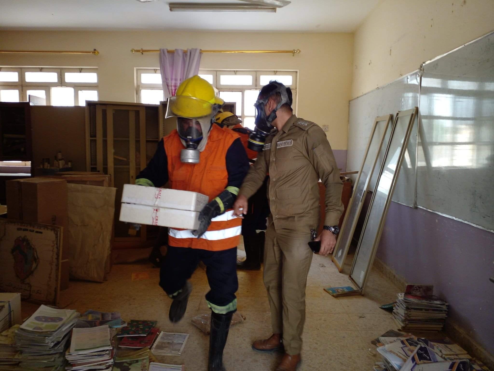 إخلاء إحدى المدارس بعد انتشار غاز من إحدى مختبراتها في النجف (صور)