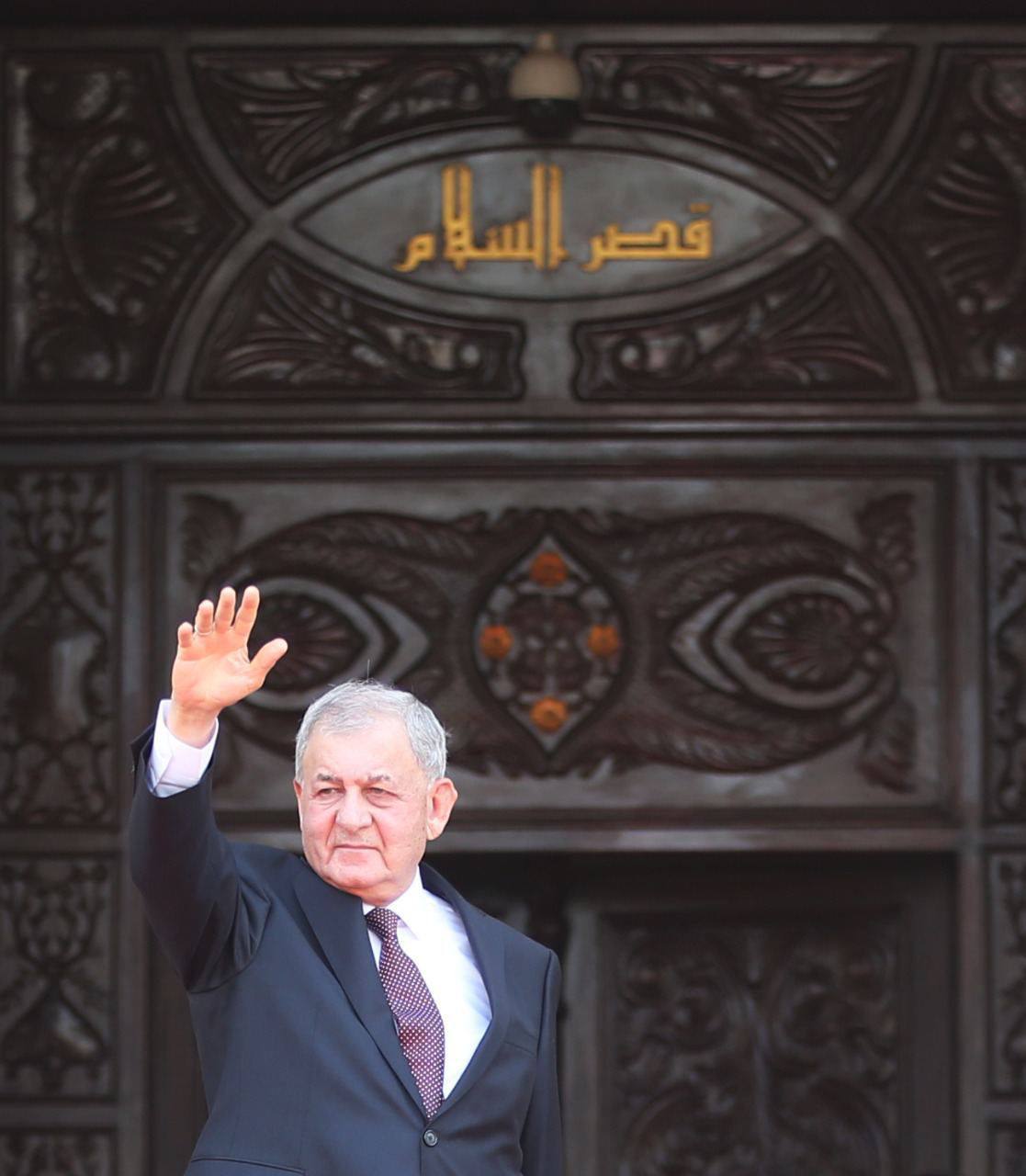 الرئيس العراقي الجديد يباشر مهامه في "قصر السلام" ويتعهد بحل المشاكل (صور)