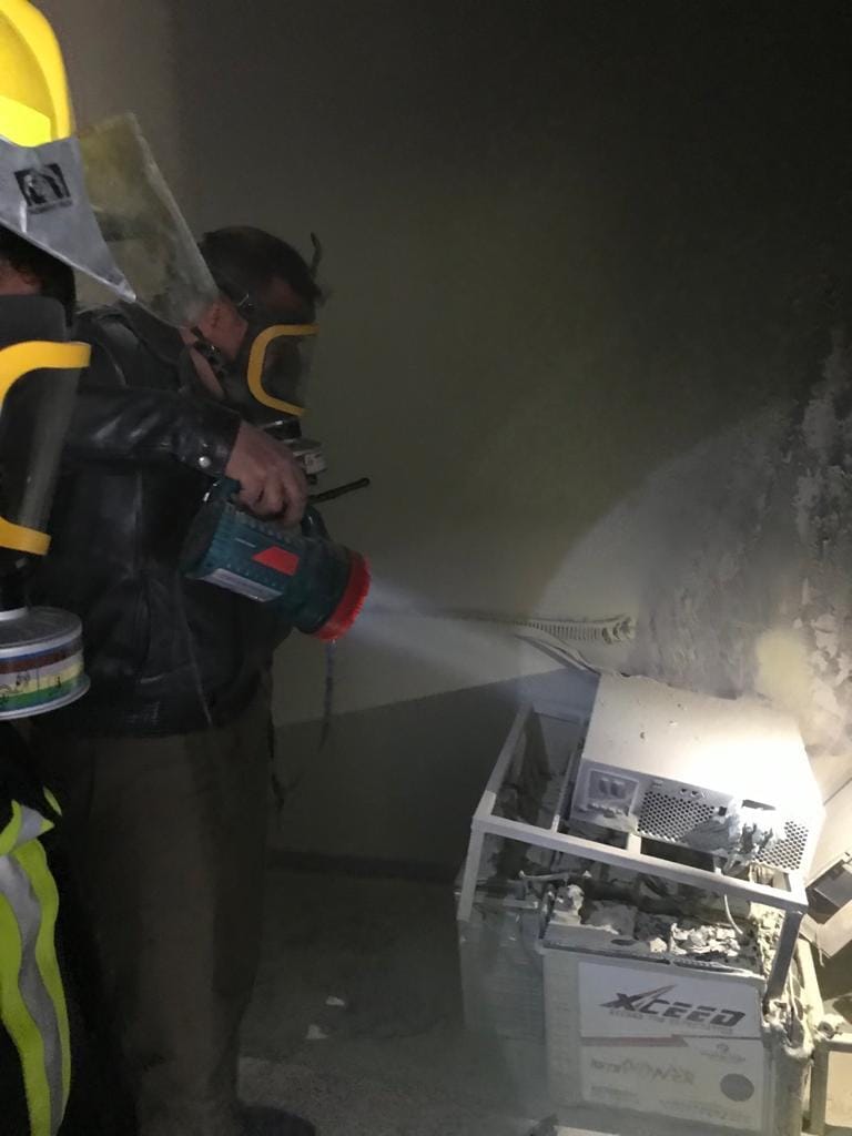 كربلاء.. أخماد حريق اندلع داخل مستشفى الحسين التعليمي (صور)