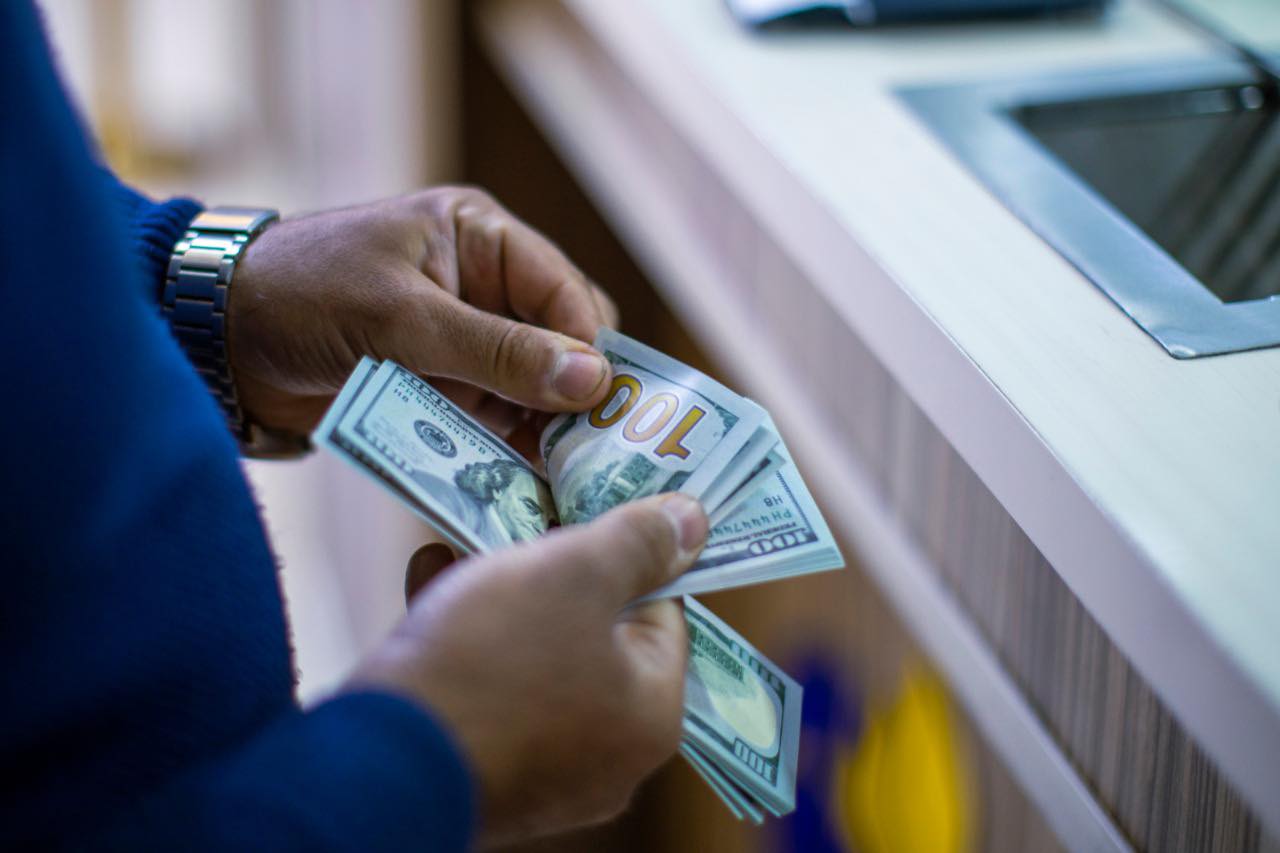 البرلمان يكشف عن إجراءات جديدة لضبط تقلبات أسعار الصرف