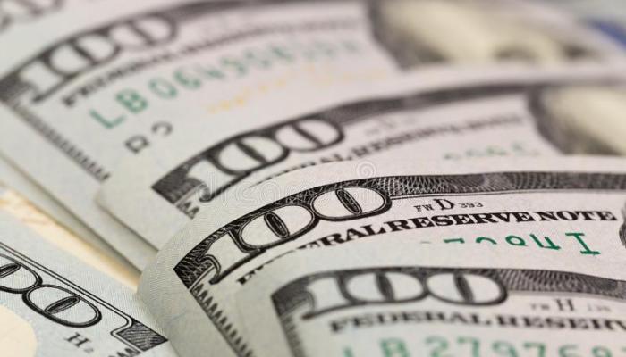 تحذير نيابي: خفض الدولار دون السيطرة على أسعار السوق يصب بمصلحة الفاسدين