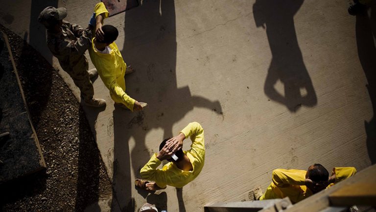 بعملية كبرى .. النزاهة تطيح بشبكة فساد مؤلفة من 25 موظفاً في دائرة الإصلاح العراقية