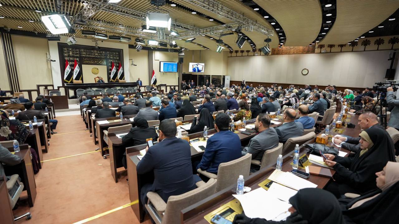 البرلمان يستأنف التصويت على قانون الانتخابات بعد إخراج المعترضين بالقوة (فيديو)