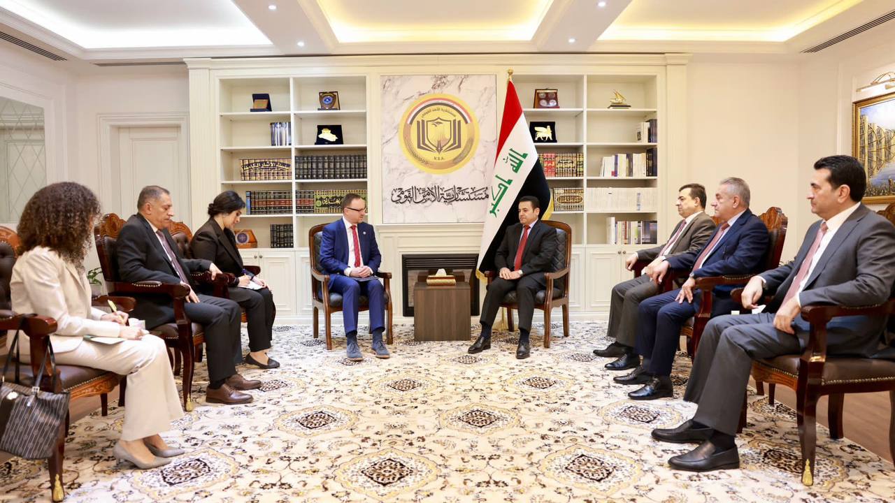 الأعرجي ورتشر يبحثان تعزيز التعاون بين العراق وأمريكا للكشف عن جرائم داعش