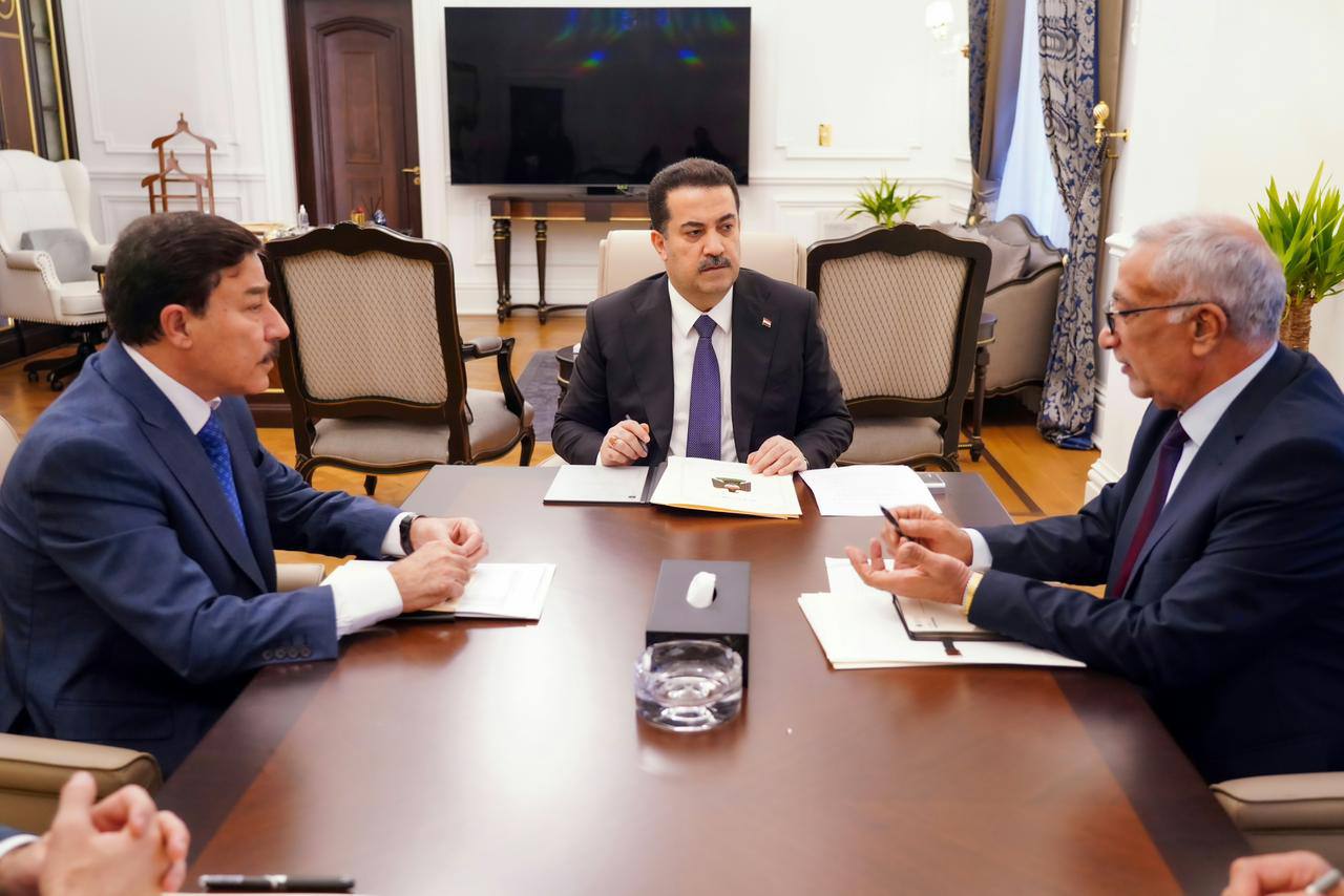 العراق يعوض مواطنيه والشركات ممّن يشترون الدولار بالسعر غير الرسمي