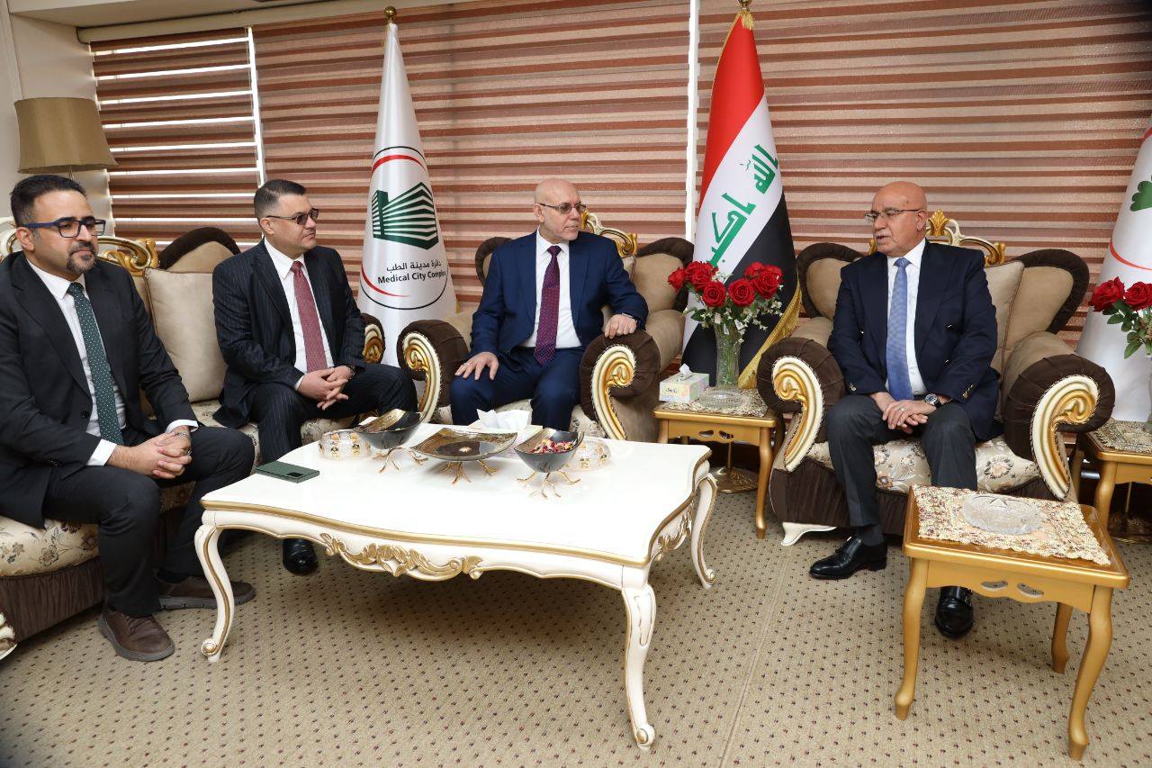 مأمونية الدواء وتوحيد الاسعار.. وزير الصحة يدعو المواطنين الى التأكد من وجود اللواصق الخاصة بالوزارة عند شراء الادوية