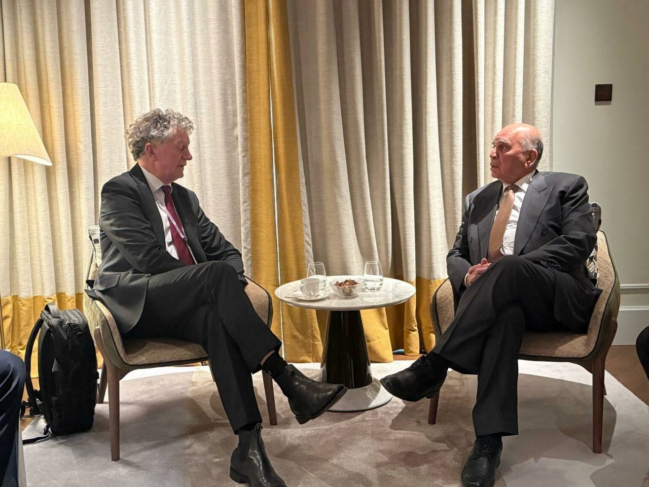 وزير الخارجية: العراق بدأ بتسلم الإرهابيين العراقيين من سوريا ونقلهم إلى سجون البلاد