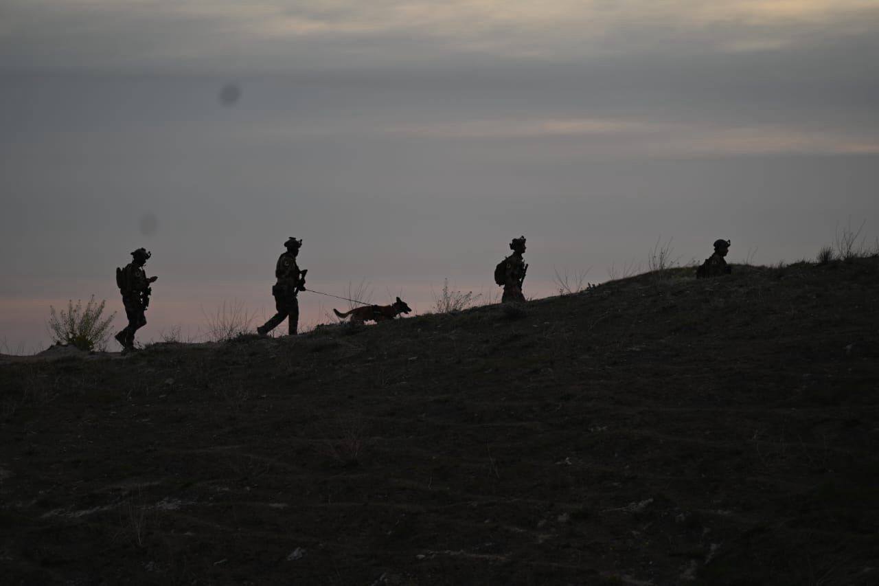 جهاز مكافحة الإرهاب يعتقل عنصرين بداعش في محافظتين (صور)