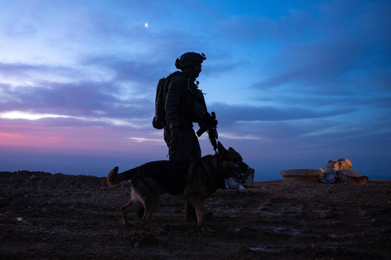 يبعد 40 كيلومتراً عن دمشق.. الجيش الاسرائيلي يصل قمة جبل الشيخ (صور)