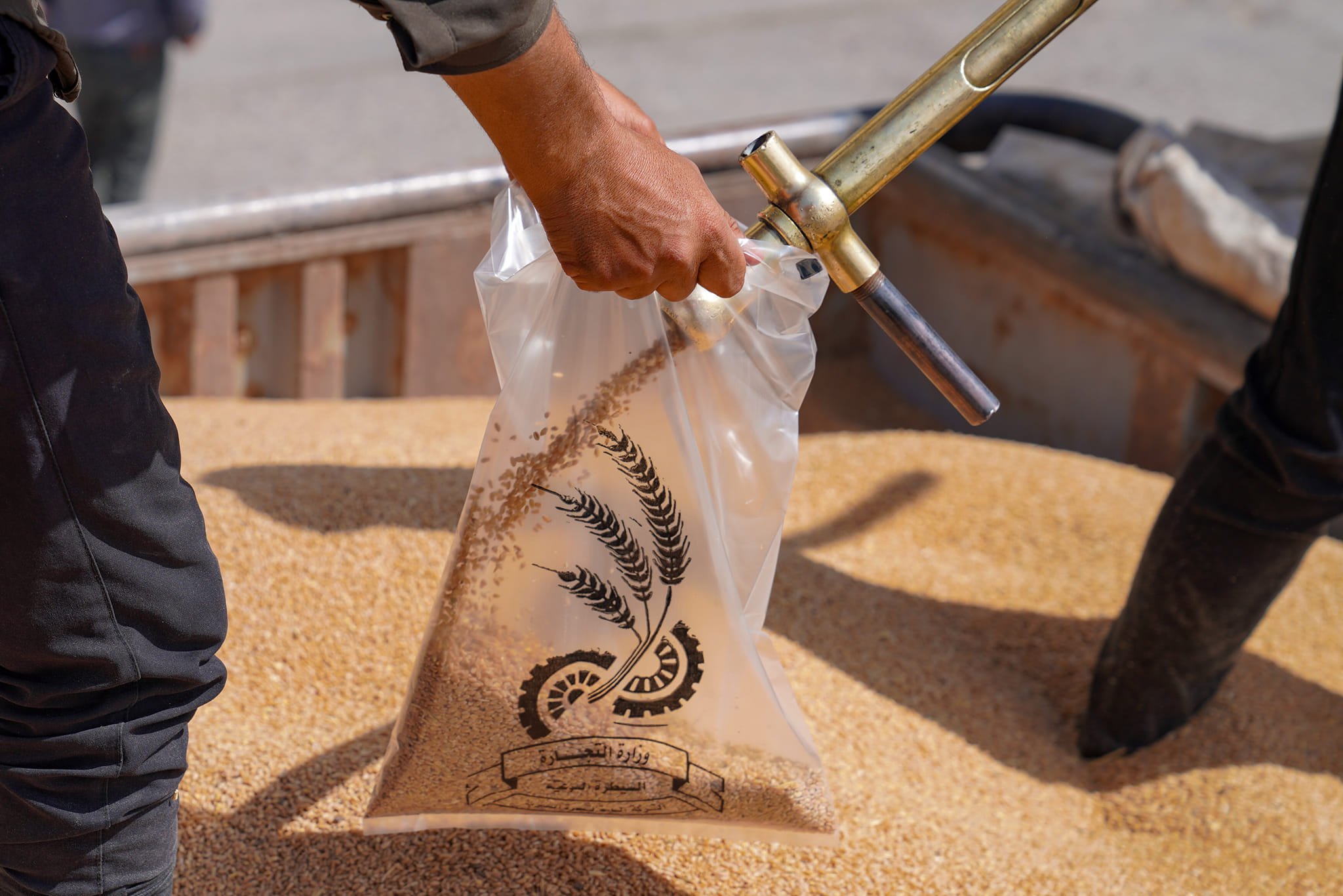 مواقف سوريا داعمة للعراق في السنوات السابقة.. حكومة السوداني: "مساعدات القمح" للسوريين تعكس بداية لعلاقة جديدة