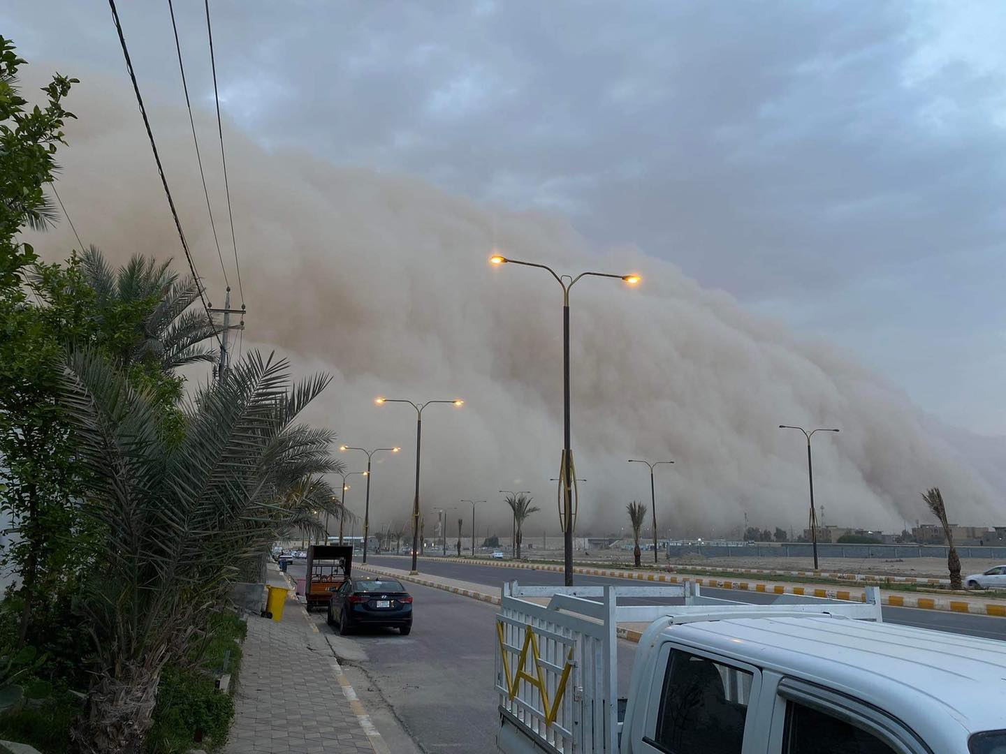 تحذير من تدنٍ للرؤية.. موجة غبار جديدة تندفع فجراً نحو العراق