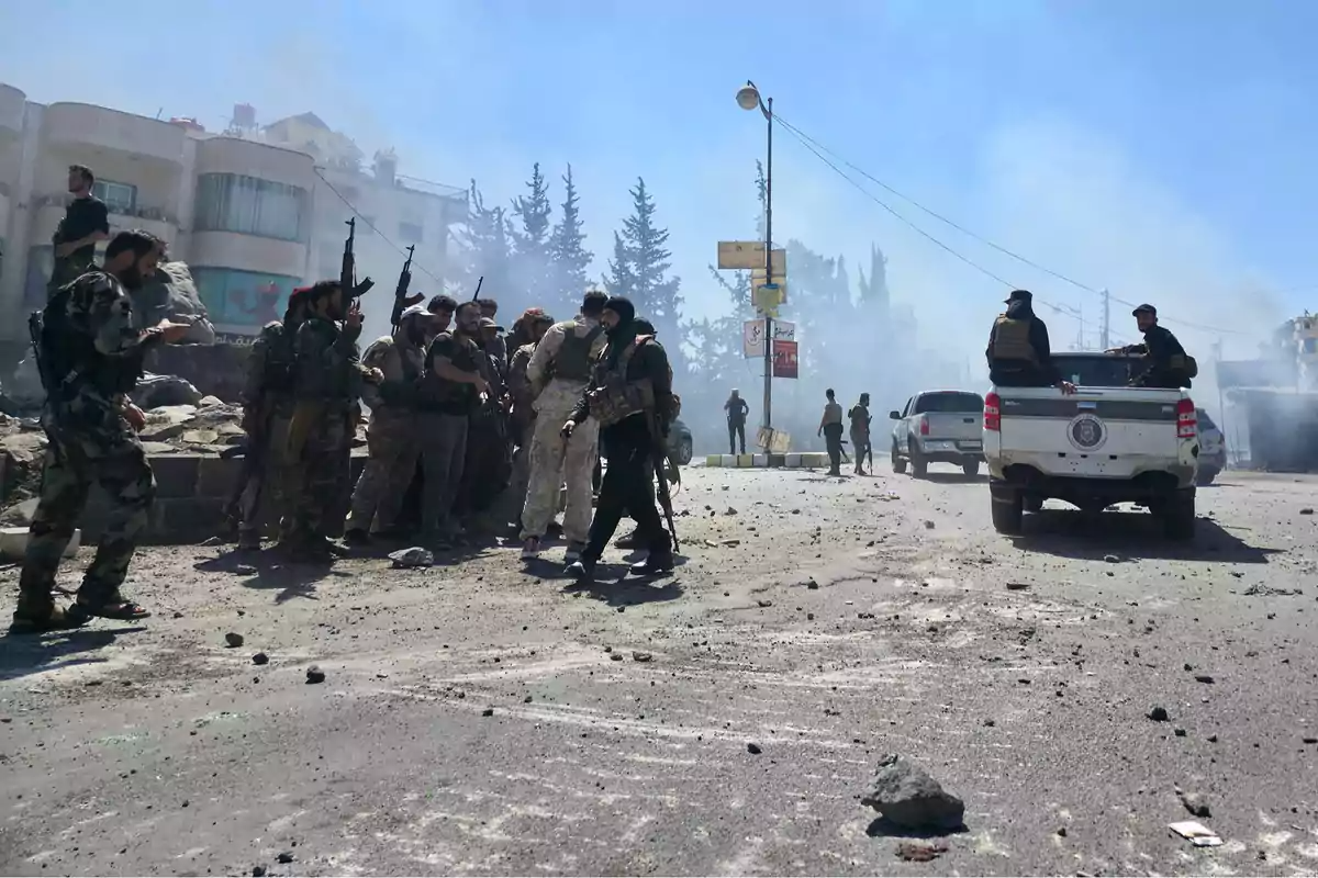 الداخلية السورية وزعيم الدروز يعلنان وقف العمليات العسكرية في السويداء