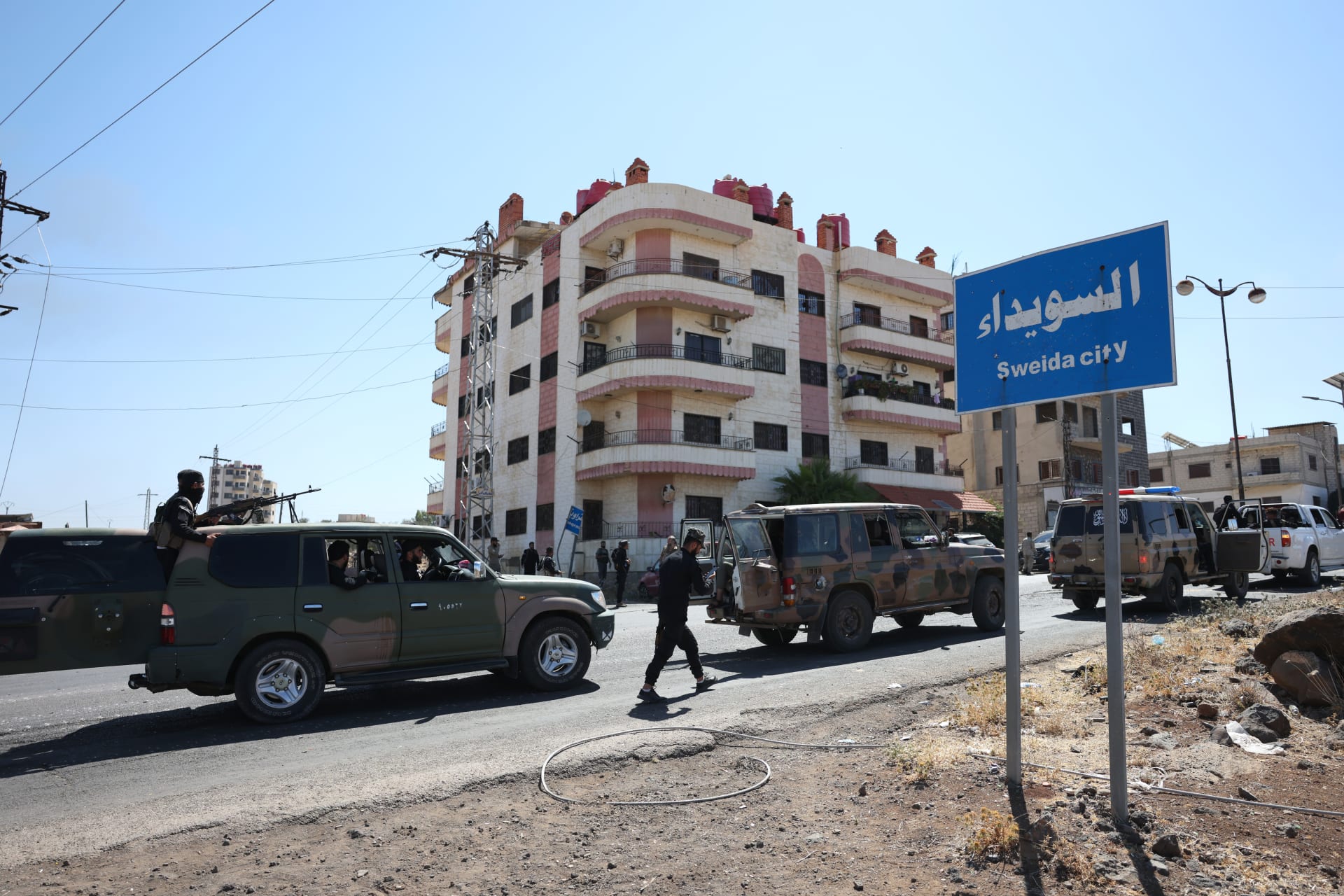 تجدد الاشتباكات بين الدروز والعشائر العربية في السويداء