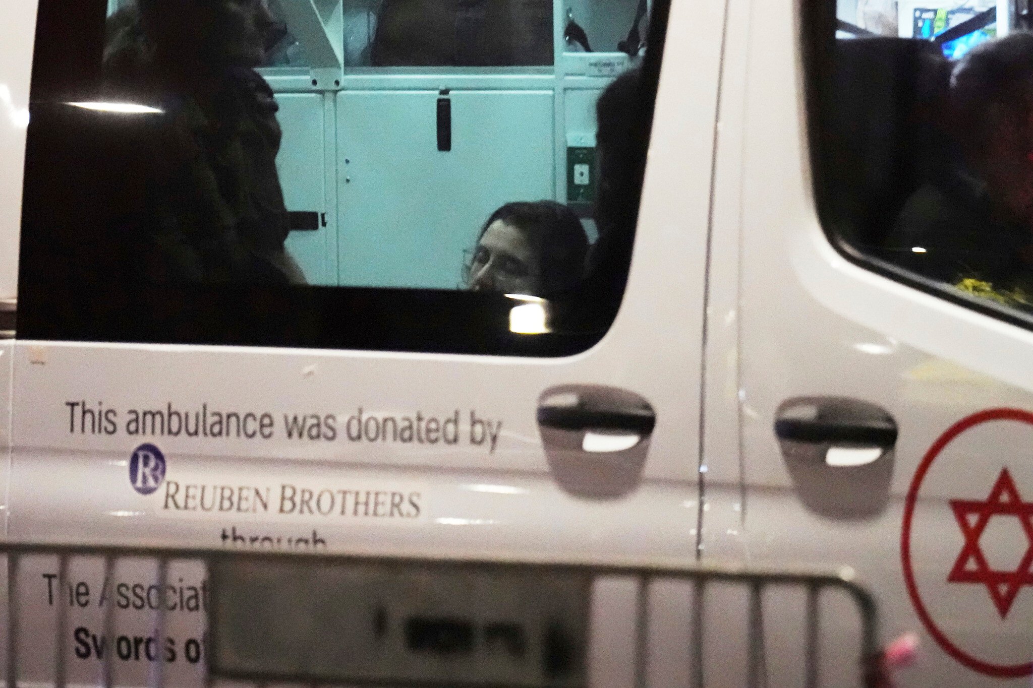 تسوركوف تخرج من الأسر.. ما كواليس الصفقة السرية مع الخاطفين؟