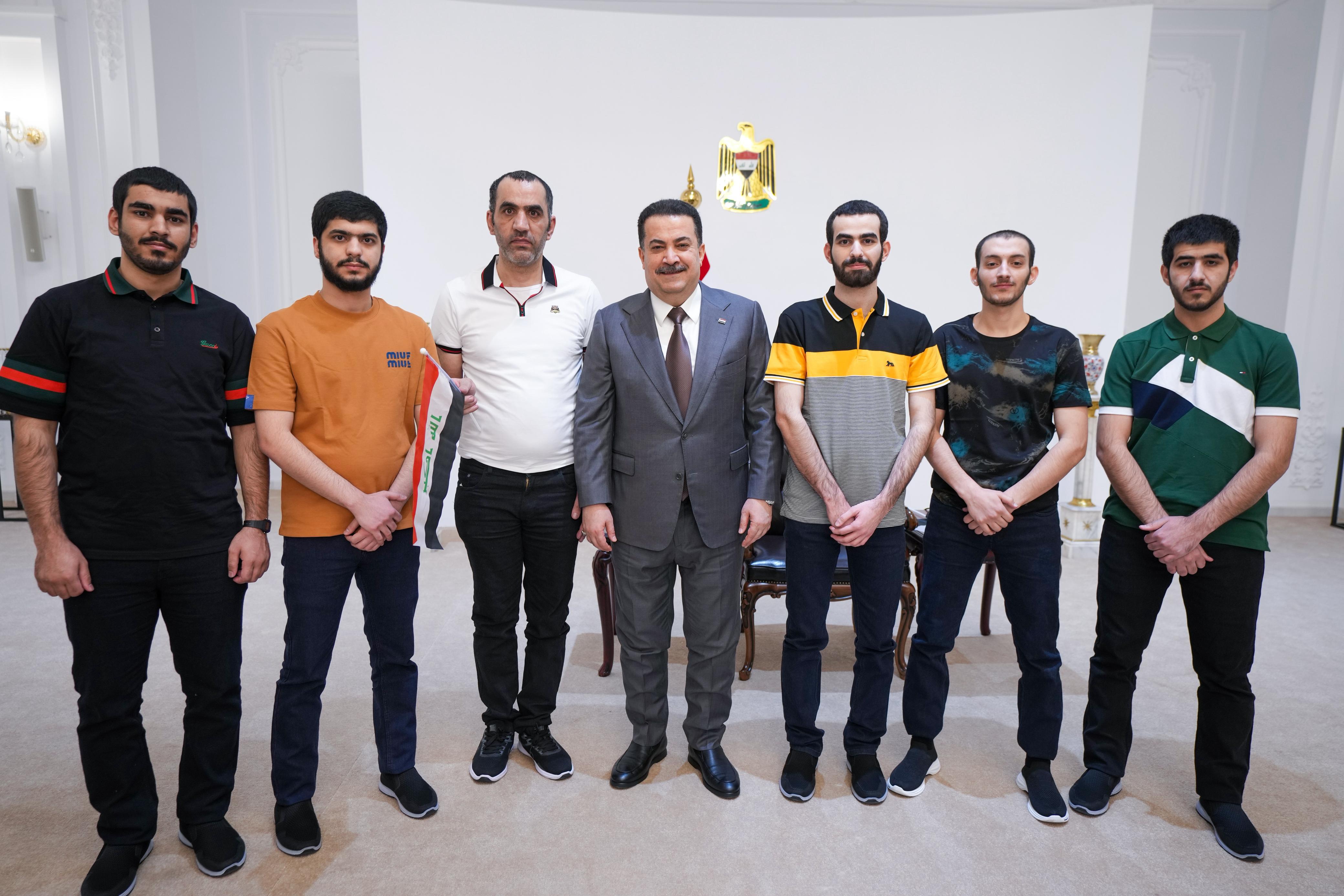 خلال استقباله المفرج عنهم من السعودية.. السوداني: يجب الالتزام بعادات كل بلد