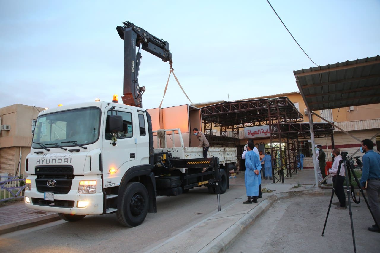 كربلاء:العتبة الحسينية تصنع جهاز يعمل الكترونيا لتعقيم الاشخاص للوقاية من فايروس كورونا وتهديه الى مدينة الامام الحسين الطبية