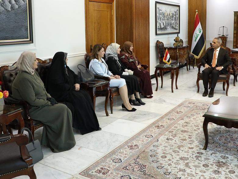 خلال إجتماعه بوفد نسوي: رئيس مجلس القضاء الأعلى يشدد على معاقبة مرتكب جريمة العنف الأسري أياً كانت صفته في الأسرة