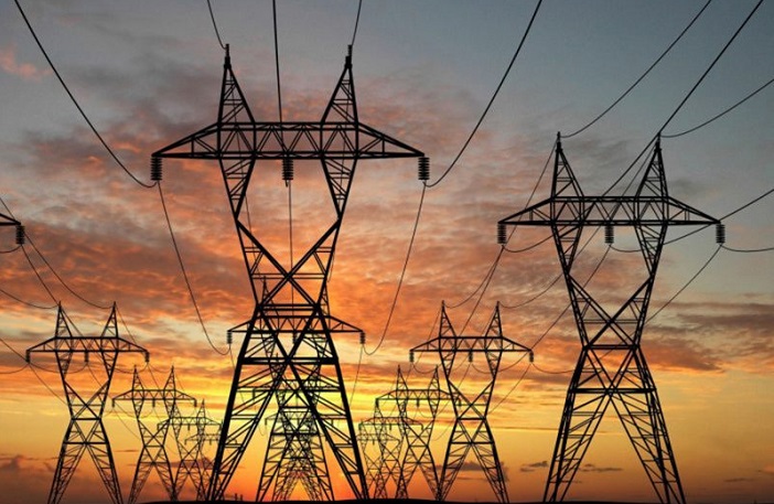 رويترز: تجديد أمريكا لإستثناء يسمح للعراق باستيراد الكهرباء من إيران مع تقليص المدة