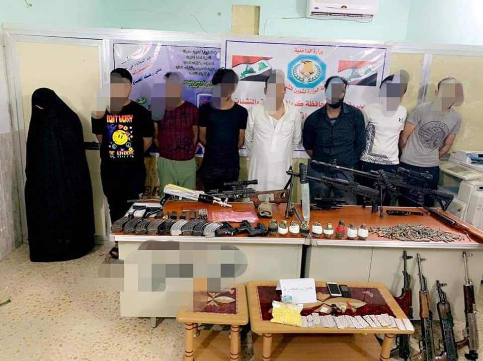 بالصور:شرطة كربلاء تحكم قبضتها على عصابة متخصصة بتجارة الأسلحة والمخدرات