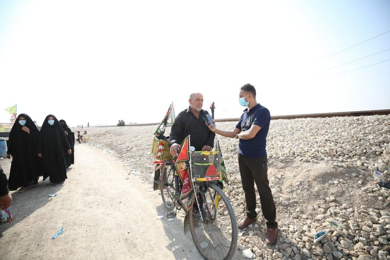 مصور:زائرون من جنوب العراق وعلى الدراجات الهوائية يواظبون على اداء زيارة الاربعين