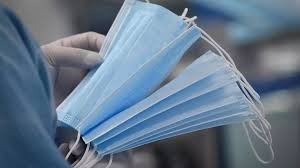 باحثون: الكمامة الطبية تحد من انتشار كورونا بنسبة 50%