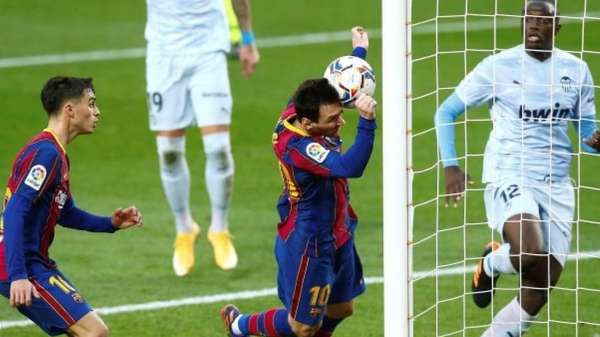 ميسي يعادل رقم الأسطورة بيليه بهدفه رقم 643 مع برشلونة