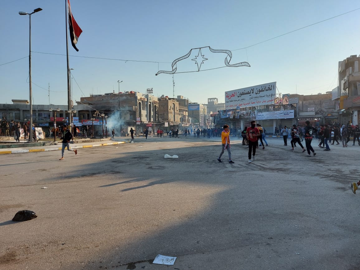 بالصور:الأجهزة الأمنية تفرق متظاهري الحبوبي وتبسط سيطرتها على الساحة وسط الناصرية