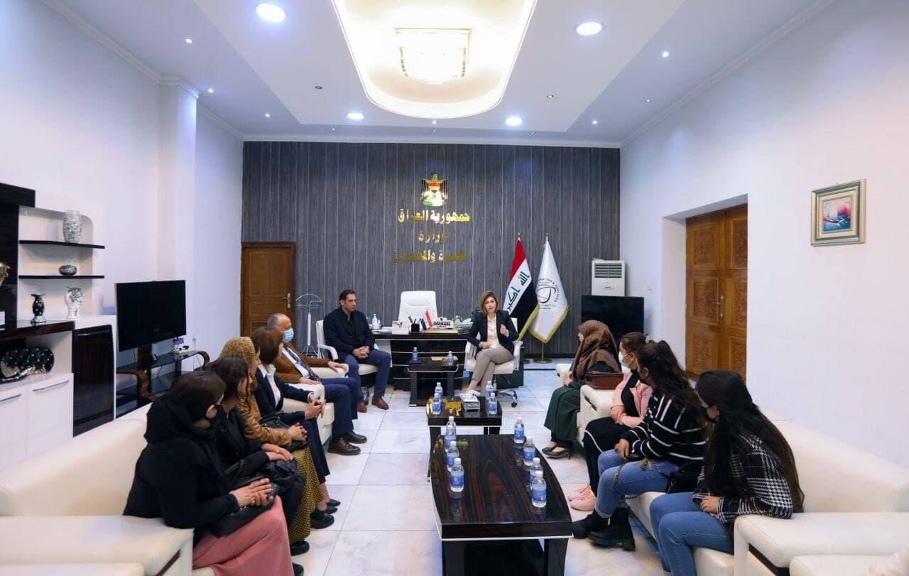 وزيرة الهجرة تلتقي مجموعة من الناجيات الإيزيديات في بغداد..اهم ما جاء باللقاء