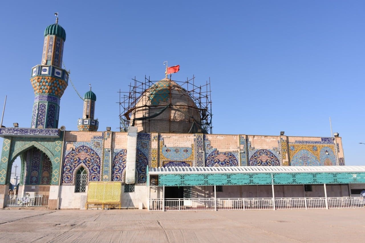 بالصور:اولى خطوات هدم مرقد الشهيد سعيد بن الجبير لاعادة بنائه وتوسعته