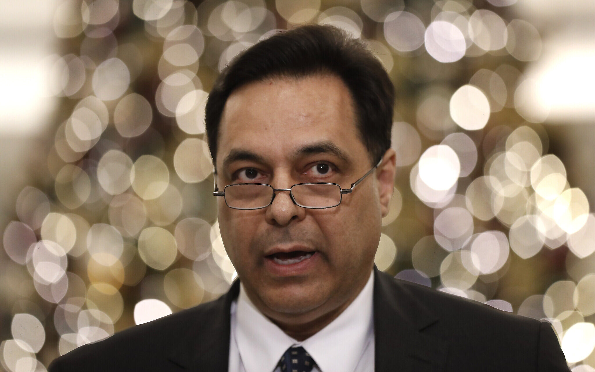 صحيفة لبنانية تكشف عن زيارة مرتقبة لدياب إلى العراق