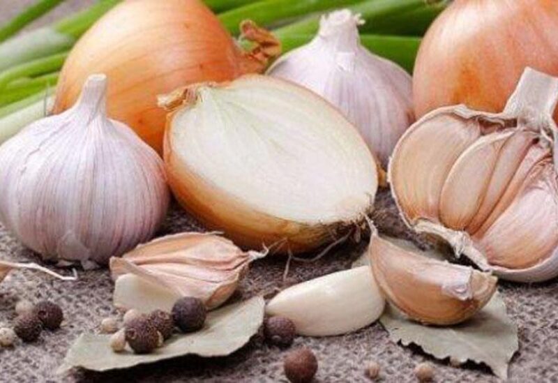 تعرف على ما يحدث لجسم الصائم عند تناول البصل والثوم