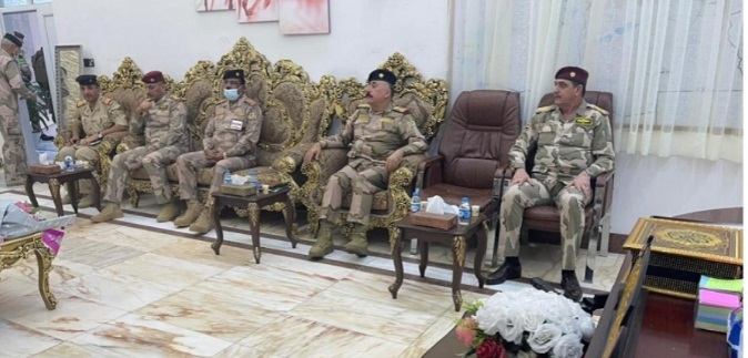 وزير الدفاع يصل إلى نينوى ويتفقد القطاعات العسكرية