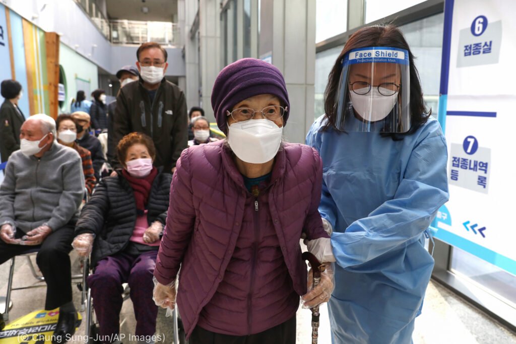 الولايات المتحدة تعلن عن التبرّع باللقاحات لجميع أنحاء العالم