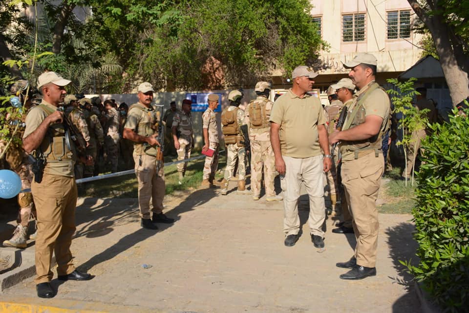 بالصور :الاجهزة الامنية في كربلاء تتوافد لمراكز الاقتراع للادلاء باصواتهم المفوضية تكشف عن نسبة المشاركة